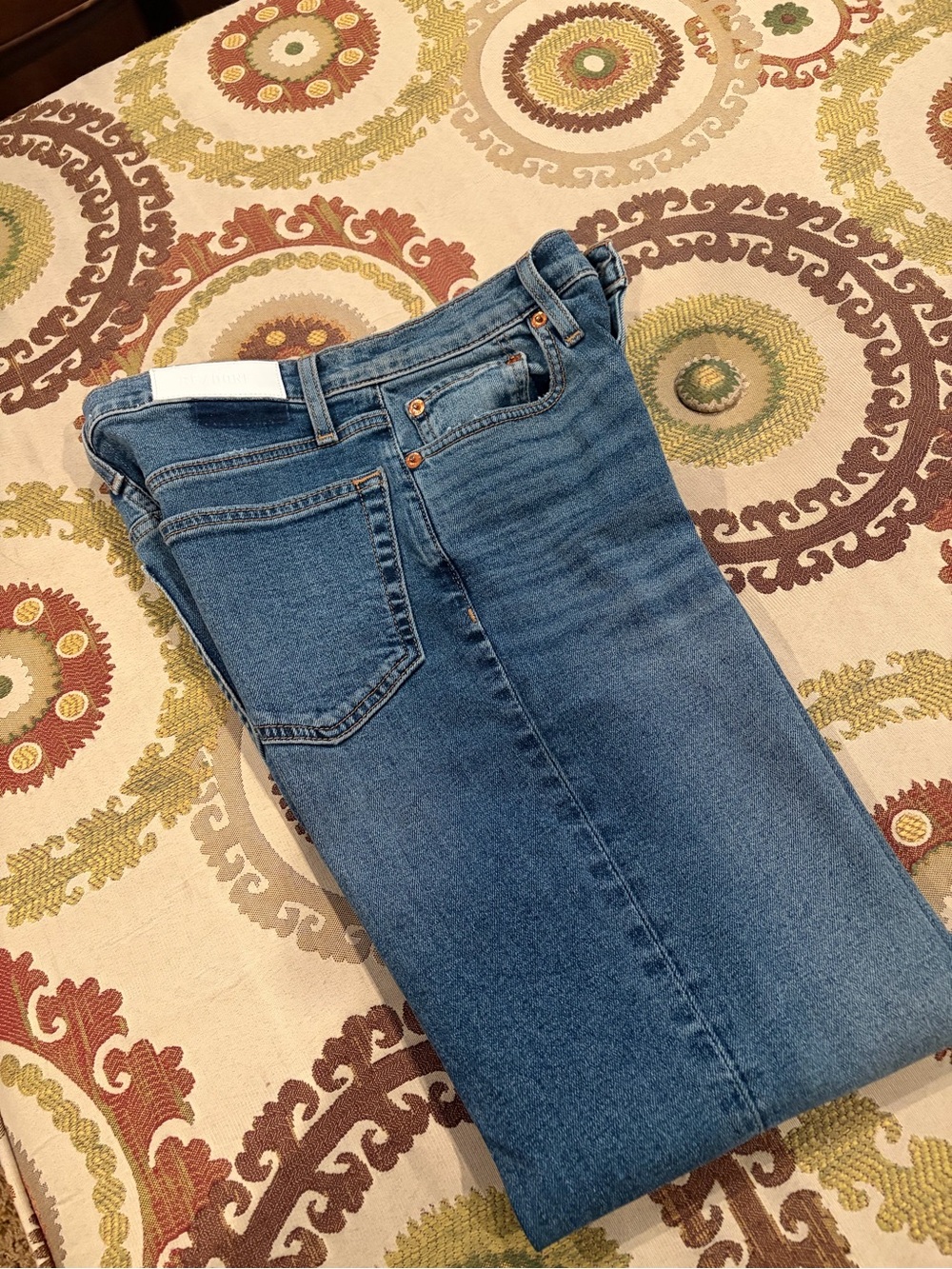 Women's Straight Leg Jeans in Medium Blue